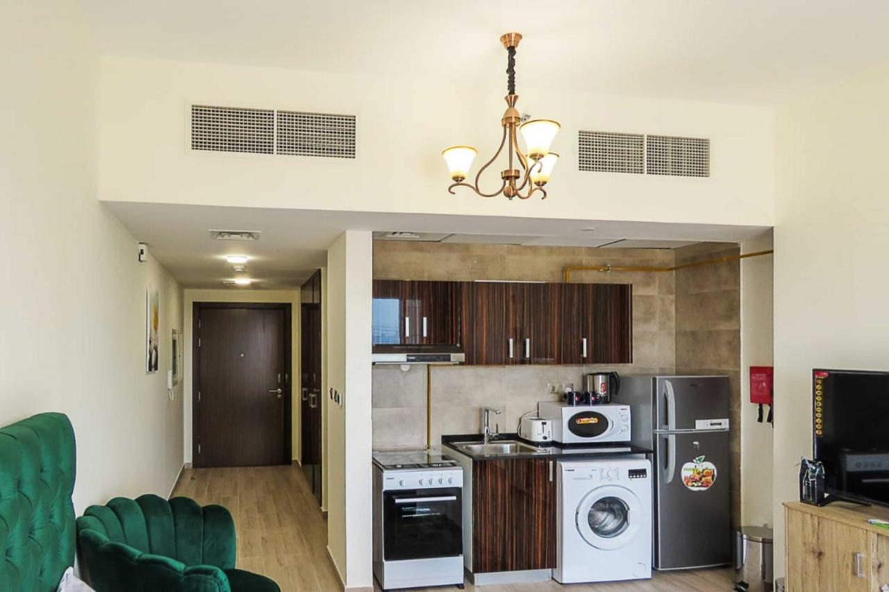 Oyo 860 Studio Apartment, Maya Tower 4, Jumeirah Village Triangle Ντουμπάι Εξωτερικό φωτογραφία